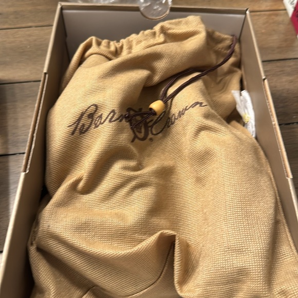 Vintage 2010 Born Crown never worn new in box rosette suede heels size 8 - Picture 7 of 9